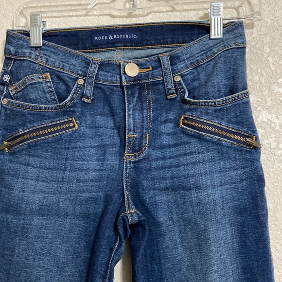 Rock Republic Blue Jeans - Picture 2 of 9